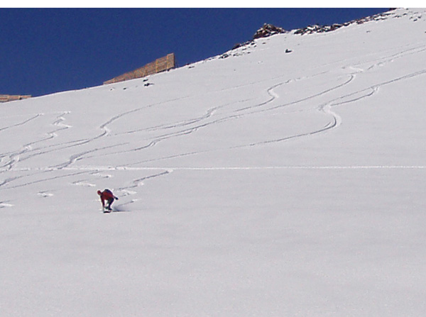 Off-piste snow  borading at La Parva