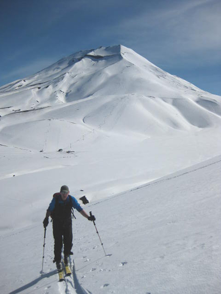  ......the view to Volcan Lonquimay during an ascent of Cautin, superb weather and snow conditions  in August 2012.