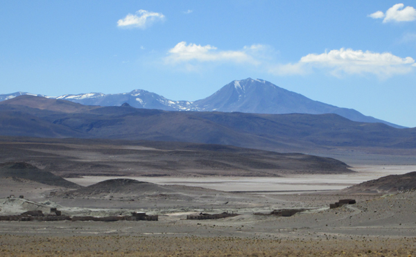 Paroma from the south, with the smaller Volcan Olca on the left.
