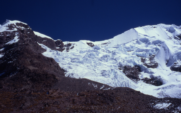 The glacier and headwall on Ausangate, in snowy conditions.