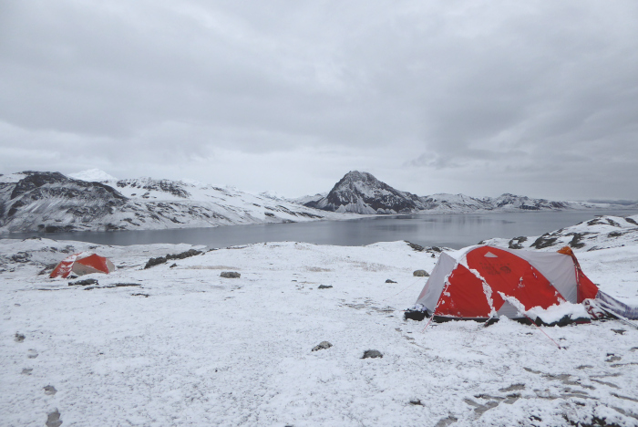 A cold morning at our campisteat Murmurani, 5000m above se alevel. In the background is Sibinacocha, one of the worlds highest/largest lochs.